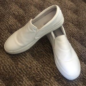 Steve Madden White Gills